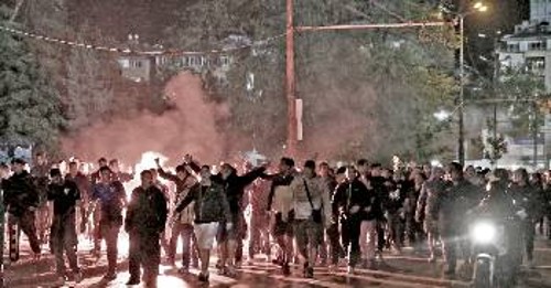 Σε πεδίο μάχης μετέτρεψαν τους δρόμους της Σόφιας Βούλγαροι και Κροάτες, όπου και εδώ κυριάρχησαν τα εθνικιστικά στοιχεία