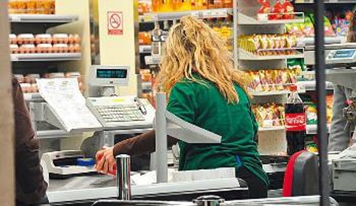 Στα 11 δισ. ευρώ έφτασε ο τζίρος των σούπερ μάρκετ το 2014 και γι' αυτό το ποσό διαγκωνίζονται οι μεγάλες αλυσίδες