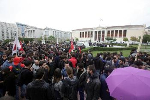 Από τη χτεσινή συγκέντρωση στα Προπύλαια