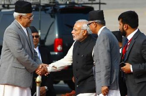 Οι ηγέτες των χωρών της Ασίας φτάνουν για τη Σύνοδο στο Νεπάλ