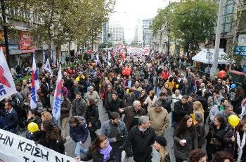 Η μαζική απεργιακή συγκέντρωση του ΠΑΜΕ στην Αθήνα