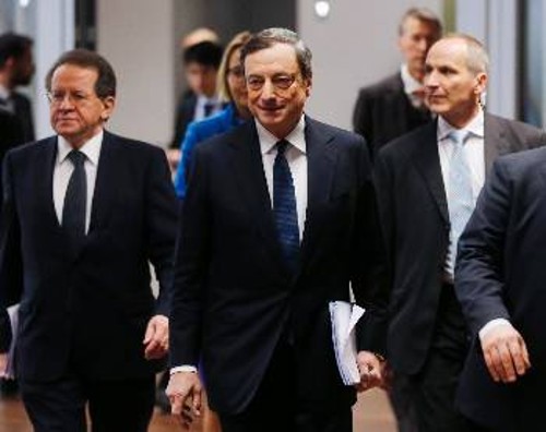 Τους «καθοδικούς κινδύνους» στην Ευρωζώνη επανέλαβε στις δηλώσεις του ο Μ. Ντράγκι