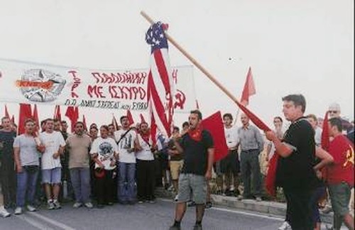 Από τη μαχητική διαδήλωση έξω από το στρατηγείο του ΝΑΤΟ