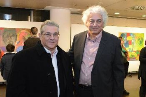 Ο ΓΓ της ΚΕ του ΚΚΕ, Δ. Κουτσούμπας, με τον Γ. Κακουλίδη, στα εγκαίνια της έκθεσης