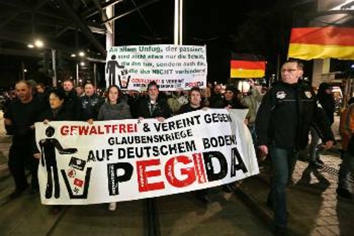 Aπό συγκέντρωση στη Δρέσδη στις 12 Γενάρη, με το παραπλανητικό σύνθημα «Χωρίς βία και ενωμένοι ενάντια στους θρησκευτικούς πολέμους στην Γερμανία»