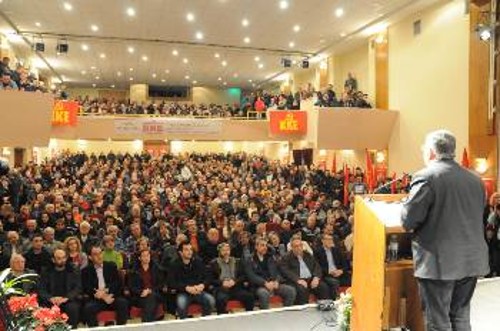 Από τη μαζική προεκλογική συγκέντρωση που πραγματοποιήθηκε στη Λάρισα, με ομιλητή το ΓΓ της ΚΕ του ΚΚΕ, Δ. Κουτσούμπα
