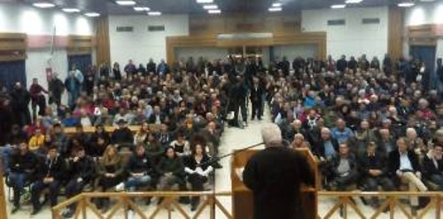 Γεμάτη η αίθουσα της Νομαρχίας στην Καλαμάτα στην εκδήλωση με ομιλητή τον Νίκο Σοφιανό, μέλος του ΠΓ της ΚΕ και υποψήφιο βουλευτή Επικρατείας