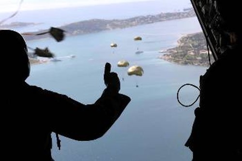 Στιγμιότυπο από την περσινή συνεκπαίδευση της 31ης ΜΕΕΔ με την 37 Airlift Squadron της 86 Airlift Wing των ΗΠΑ
