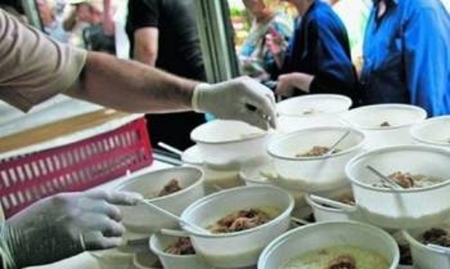 Τα συσσίτια που πληθαίνουν, είναι δείγμα της φτώχειας που μεγαλώνει για το λαό