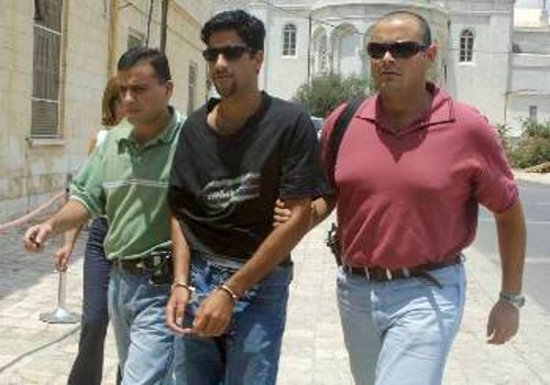 Ο ισραηλινός αστυνομικός Eran Mulai συλλαμβάνεται για πώληση όπλων σε Παλαιστινίους