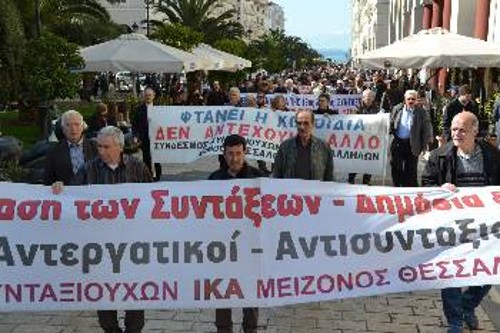 Από την προχτεσινή συγκέντρωση στη Θεσσαλονίκη (εκ παραδρομής η φωτ. δεν δημοσιεύτηκε στο χτεσινό φύλλο)