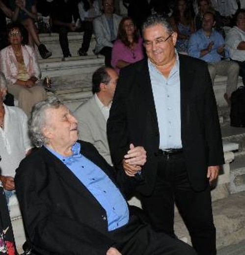 Ο Δ. Κουτσούμπας με τον Μ. Θεοδωράκη σε παλιότερη εκδήλωση