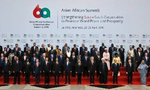 Στιγμιότυπο από τη συνάντηση Ασιατών και Αφρικανών ηγετών