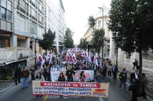 Από τη χτεσινή συγκέντρωση του ΠΑΜΕ