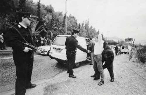 Καθημερινό φαινόμενο έχουν γίνει τα μπλόκα, η αυθαιρεσία και η βία των αστυνομικών σε βάρος ανύποπτων πολιτών