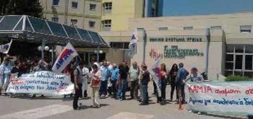 Η συγκέντρωση έξω από το Νοσοκομείο στα Γιάννενα