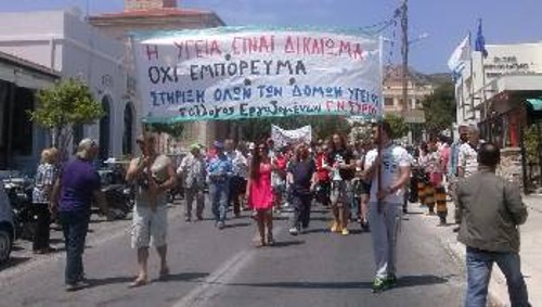 Από τη μαζική συγκέντρωση στη Σύρο