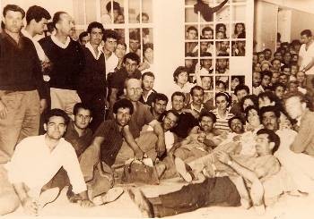 Οι απεργοί στην κατάληψη του εργοστασίου
