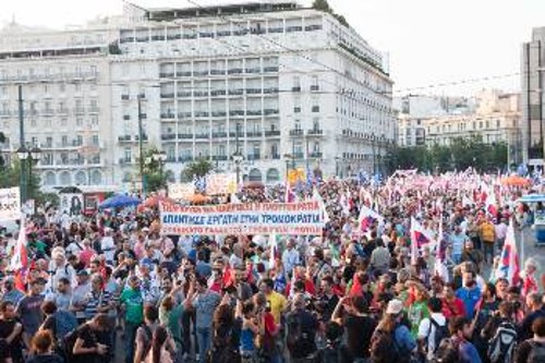 Χιλιάδες διαδήλωσαν την Παρασκευή ενάντια στο νέο μνημόνιο