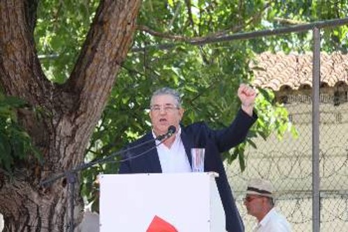 Ο Δ. Κουτσούμπας στο βήμα της εκδήλωσης