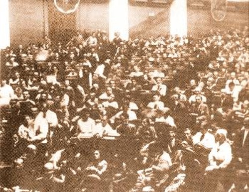 Από τις εργασίες του 2ου Συνεδρίου την πρώτη μέρα στο παλάτι της Ταυρίδας. Την πρώτη μέρα ο Β. Ι. Λένιν παρουσίασε την έκθεση για τη διεθνή κατάσταση και τα κύρια καθήκοντα της ΚΔ, 19 Ιούλη 1920