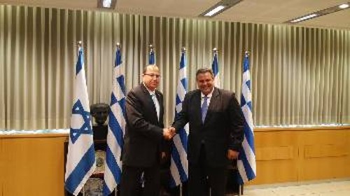Και ενώ εδώ συζητάμε για το νέο μνημόνιο, ο Καμμένος στο Ισραήλ κλείνει επικίνδυνες συμφωνίες...