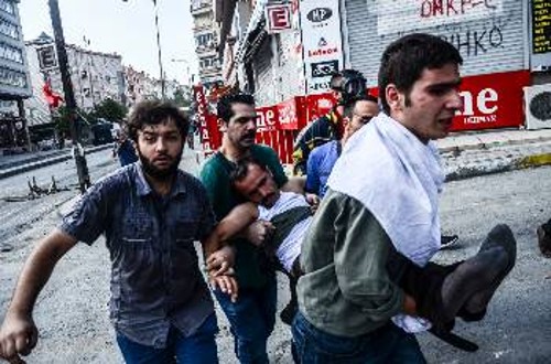 Παράλληλα με τους βομβαρδισμούς σε Συρία και Ιράκ, συνεχίζεται η καταστολή στο εσωτερικό της Τουρκίας