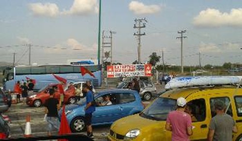 Από προχτεσινή κινητοποίηση - εξόρμηση της ΚΟ Αττικής του ΚΚΕ στα διόδια Αφιδνών, με αίτημα την κατάργηση όλων των διοδίων