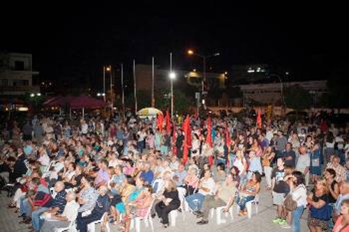 Στην πλατεία Φλέμινγκ, στην Ηλιούπολη, μίλησε η Αλέκα Παπαρήγα