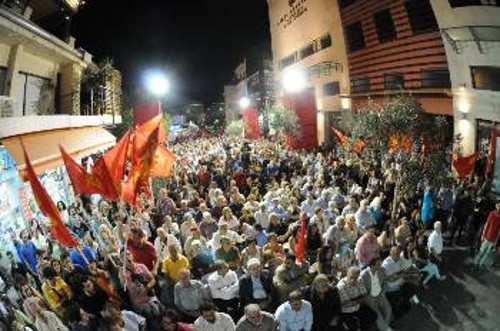 Εκατοντάδες άνθρωποι όλων των ηλικιών έδωσαν το «παρών» στη συγκέντρωση του ΚΚΕ στο Ηράκλειο