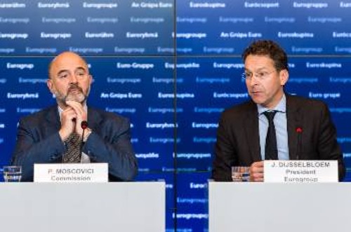 Ο επίτροπος Οικονομικών Υποθέσεων της ΕΕ, Π. Μοσκοβισί, και ο πρόεδρος του Γιούρογκρουπ, Γ. Ντάισελμπλουμ