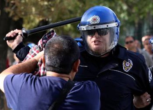 Διαδηλωτές που κατήγγειλαν το μακελειό αντιμετώπισαν καταστολή (φωτ. Αγκυρα)