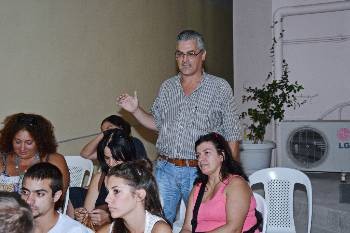 Από τη συζήτηση με εργαζόμενους, γονείς μελών της ΚΝΕ