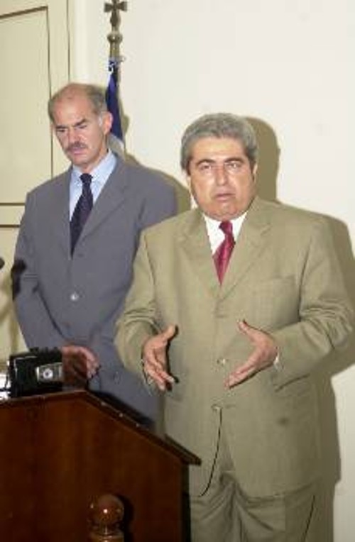 Από τη χτεσινή συνάντηση του υπουργού Εξωτερικών Γ. Παπανδρέου με τον πρόεδρο της κυπριακής Βουλής Δ. Χριστόφια