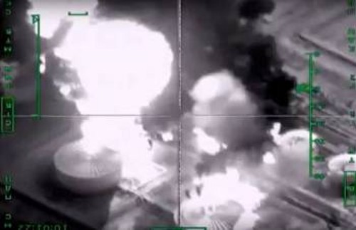 Από τους ρωσικούς βομβαρδισμούς διυλιστηρίων του «Ισλαμικού Κράτους» στη Συρία στα μέσα Νοέμβρη