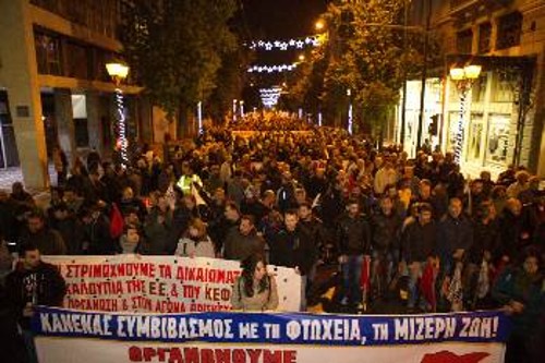 Η πορεία κατευθύνεται στο Σύνταγμα