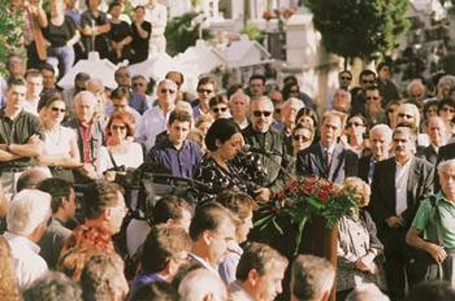 Η Βάλη, που μιλώντας για το θείο της, είπε όσο πιο απλά μπορούσε να ειπωθεί ποιος ήταν ο Θανάσης Παπαρήγας