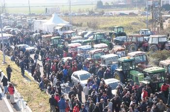 Με νέες δυνάμεις ενισχύεται καθημερινά το μπλόκο στη Νίκαια