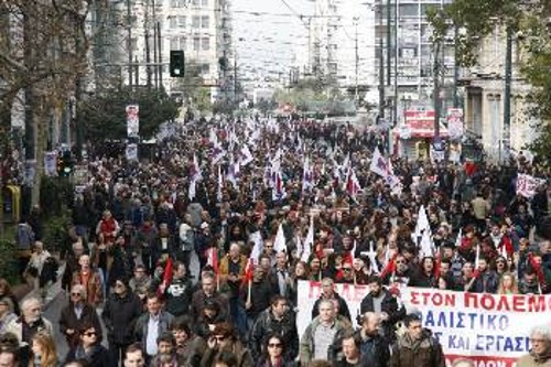 Η μεγάλη προχτεσινή απεργία επιβεβαιώνει τις νέες δυνατότητες, αλλά και τις ακόμα πιο αυξημένες απαιτήσεις για την παρέμβαση των κομμουνιστών