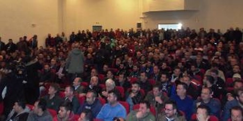 Κατάμεστη η αίθουσα του Πνευματικού Κέντρου Νίκαιας, στη σύσκεψη που έγινε την περασμένη Κυριακή