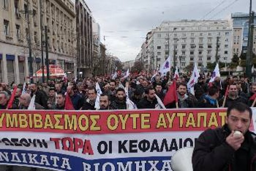 Η συγκέντρωση των συνδικάτων της Αττικής πάει προς το Σύνταγμα