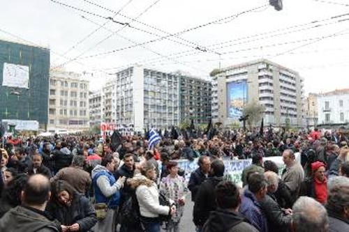 Η συγκέντρωση των μικρομεσαίων αγροτών στην Ομόνοια