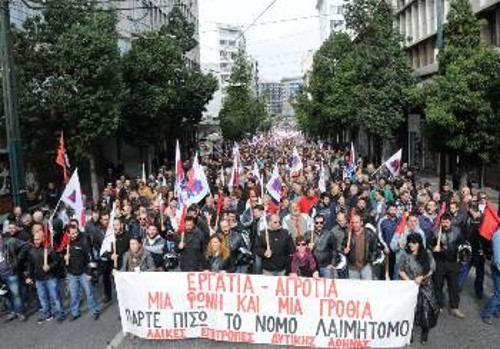 Το ένα τμήμα της πορείας κατευθύνεται στο Σύνταγμα μέσω Σταδίου