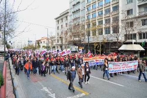 Η πορεία ανεβαίνει την Πανεπιστημίου