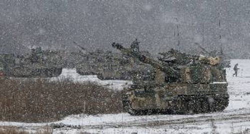 Από τις ασκήσεις της Ν. Κορέας πολύ κοντά στα σύνορα με τη ΛΔ Κορέας