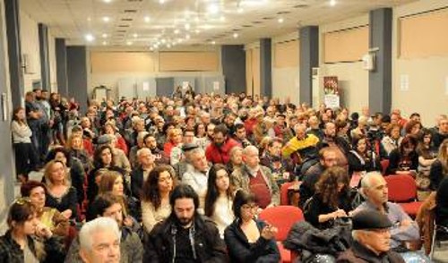 Γεμάτη η αίθουσα του ΚΥΒΕ όπου έγινε η συγκέντρωση