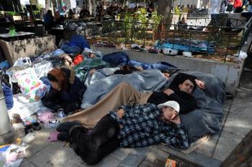 Εικόνες εξαθλίωσης στην πλατεία Βικτωρίας...