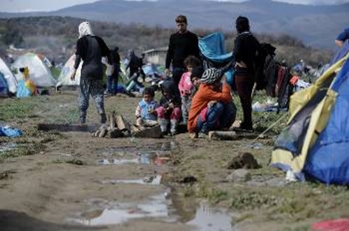 Μέσα σε άθλιες συνθήκες ζουν χιλιάδες στην Ειδομένη