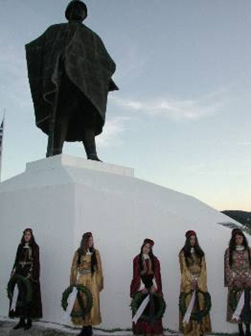 Καλπάκι - άγαλμα μαχητη του 1940