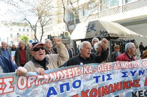 Κακά μαντάτα φέρνει η συμφωνία κυβέρνησης - κουαρτέτου για ασφαλισμένους και συνταξιούχους